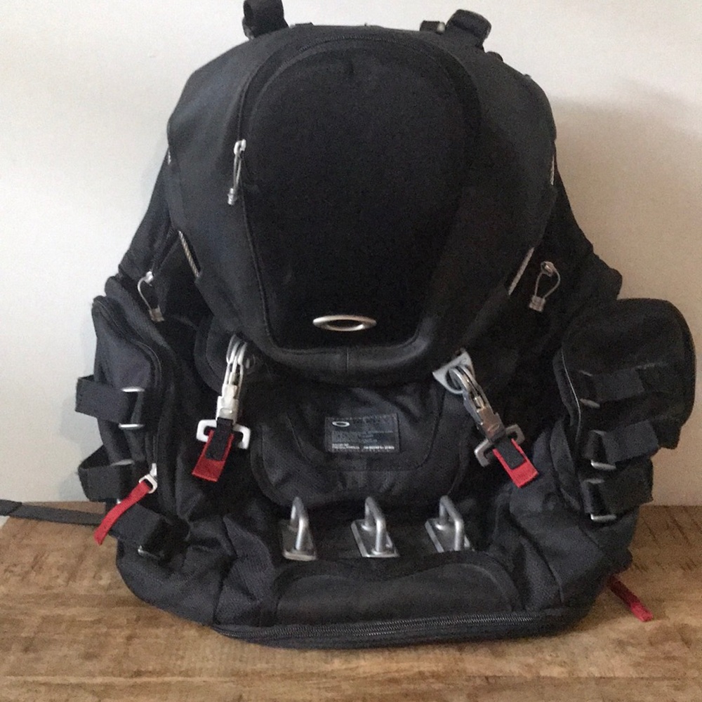 Oakley kitchen sink bag